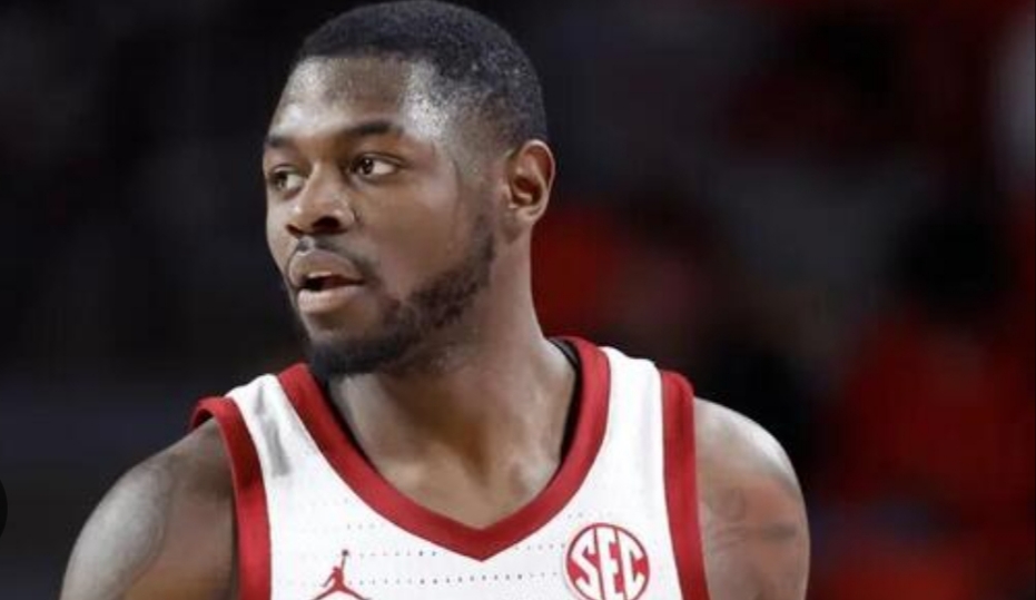 Tennessee Eyes Duke Miles Again: After decommitting from Texas A&M, standout guard Duke Miles is back on the market—and Tennessee is in hot pursuit, aiming to bolster their backcourt with the sharp-shooting Oklahoma transfer….