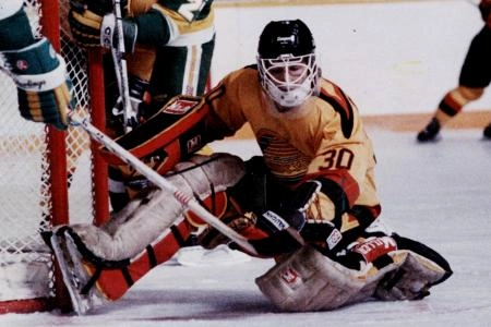 VANCOUVER, B.C. — Heartbreaking Loss for Canucks Community as Beloved Former Goalie Passes Away at 63: Marking his last words “Forever Grateful to the Fans Who Stuck With Me—This City Meant Everything….